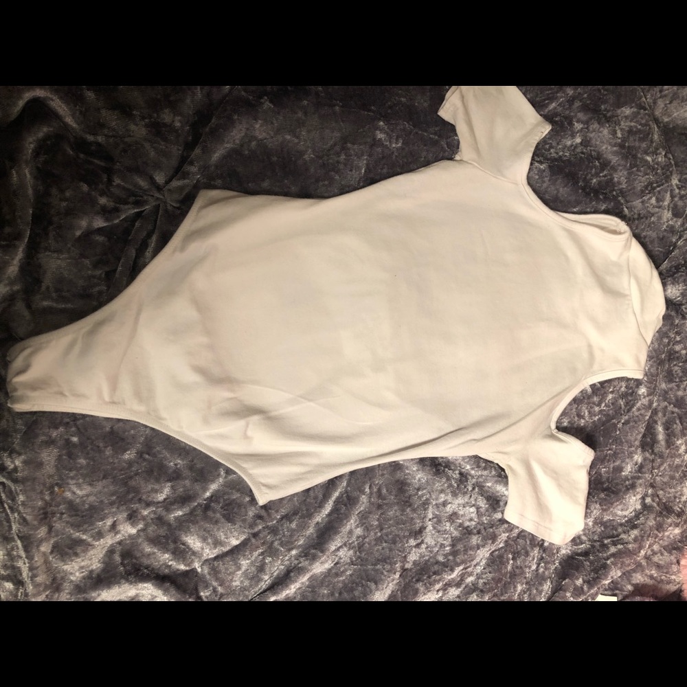 I am selling a fashion nova body suit . - Picture 3 of 3